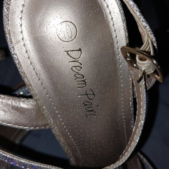 HEELS - Picture 2 of 3